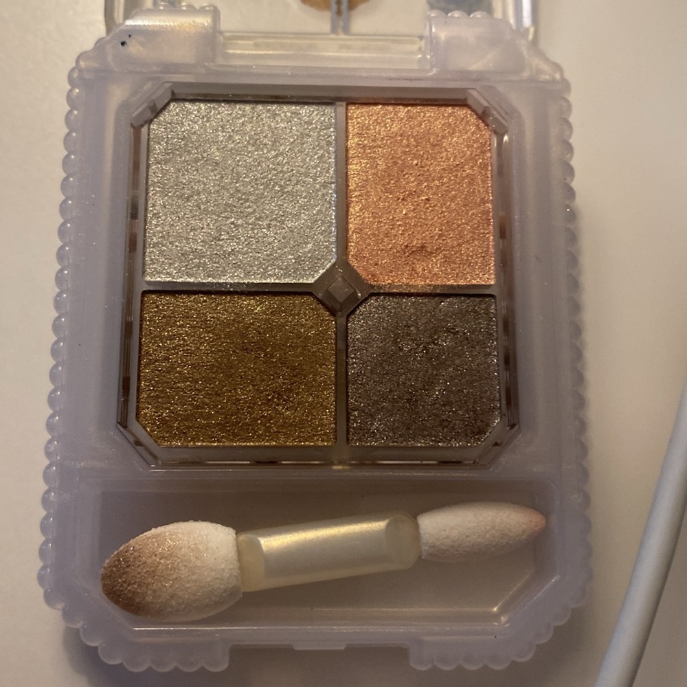 Eye shadow - Picture 2 of 2